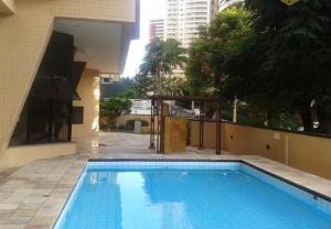 Flat Vista Mar em Área Nobre com Piscina na Beira Mar