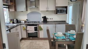 Northern Light Villa, forest, beach and bubbles