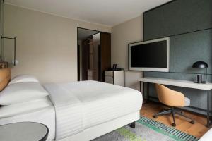 Deluxe Room with Small Double Bed room in Milan Marriott Hotel