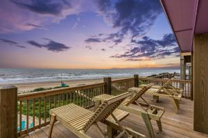 Always 5 Oclock Beachfront Hot Tub Luxury Game Area