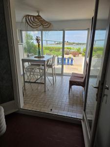 Appartements FROMENTINE - VUE MER - STUDIO 2 pers- PLAGE 20 m : photos des chambres