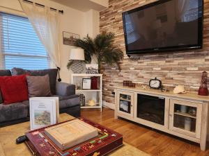 The Bay House- New Kitchen & Updates! An AC Vibe!!