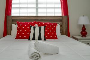 Outdoor Movie Theatre! Heated Private Pool! 4 Mi to Disney! Grill