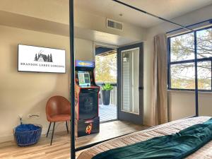 Indoor PoolBunk2 KingArcadeFoosballHot tub!