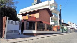 020A - Sobrado de 3 quartos para alugar, BombinhasSC