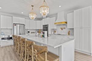 Oceanfront Luxury Private Steps to Beach New