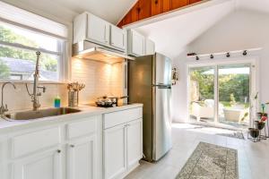 All-Season Vernon Township Lake House Retreat!