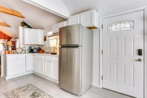 All-Season Vernon Township Lake House Retreat!