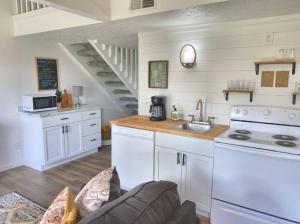 Gorgeous with Golf View, Branson StripLake Marina