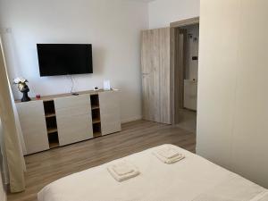 Modern Flat Full Kitchen AC Free Parking