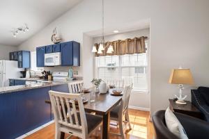 Gorgeous LakeMtn Views, Walk to Lake, SDC Close!