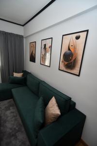 Black and white suites 2