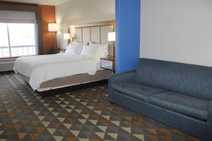 Holiday Inn Express & Suites - Beloit by IHG