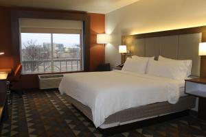 Holiday Inn Express & Suites - Beloit by IHG