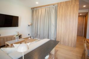 Margot Apartments By MrW