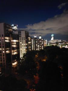 Варшава centrum Apartamenty Roland centrum Warszawy 1 pokój w 2-pokojowym mieszkaniu Graniczna 4 ze wspólną wanną i łazienką