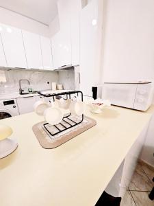 Acropolis Dream Apartment - 50sqm 2BR Big Living Room with Large Terrace Next to Siggrou FIX Subway Station in the City Center