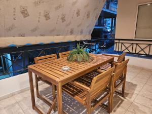 Acropolis Dream Apartment - 50sqm 2BR Big Living Room with Large Terrace Next to Siggrou FIX Subway Station in the City Center