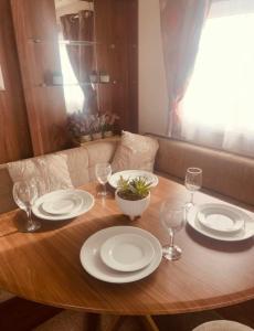 The Bay Pearl 2 Bedroom Elegant Pet Free Stay at Clarach