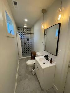 Martin Mill, Santa Fe Inspired Bungalow, 5 minutes to downtown