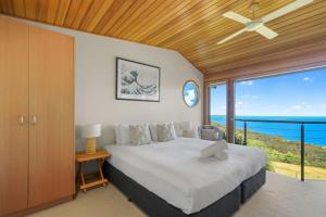 A Room With A View - Boat House