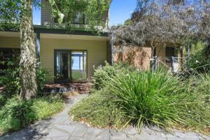 A Room With A View - Boat House
