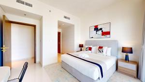 Vacationer Holiday Homes I Sophisticated 2 Bed l Sea Views l Pool & Beach Access