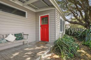 Red Door - Centrally Located