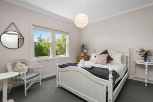 Red Door - Centrally Located