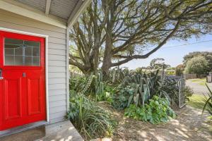 Red Door - Centrally Located