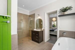 Red Door - Centrally Located