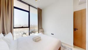 Vacationer Holiday Homes I Modern 2 Bedroom l Spacious Balcony with Private Pool