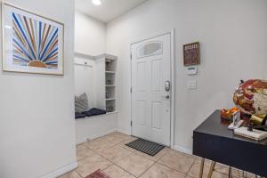 Luxury 5BDR House woth pool - 8863