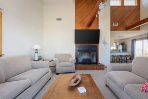 1-Min walk to Beach Ocean Views Hot Tub