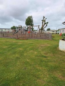 Delightful 3 Bedroom Caravan with Decking Heacham