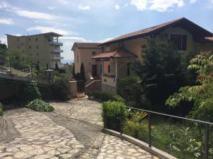 Apartment - Split Level room in Villa Flora