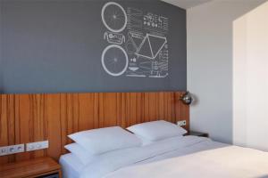 Hotels Hyatt Regency Paris Etoile : Chambre Lit King-Size Deluxe - Vue sur Montmartre