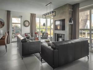 Villa with sunshower at Tjeukemeer