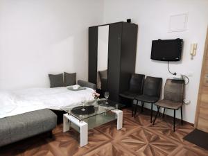 Apartment VS