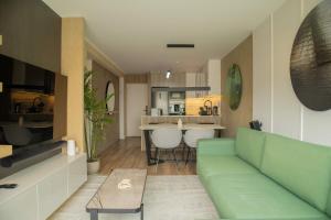 Closer Stay 3BR w Balcony near Malecon in Miraflores by Wynwood House