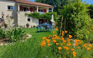 B&B / Chambres d'hotes Le COLOMBIE GOULEME : photos des chambres