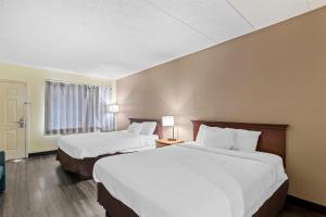 Queen Room with Two Queen Beds - Non-Smoking room in Econo Lodge