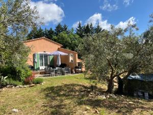 Maisons d'hotes Le Mas des Oliviers appartement 2 pieces tous conforts : photos des chambres