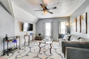 Less Than 2 Mi to Hospitals and University South Wedge Apt!