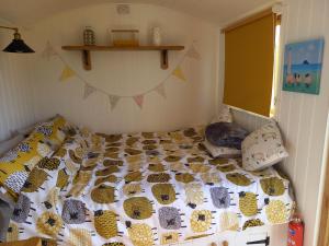 Under the Stars Shepherds Huts at Harbors Lake