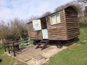 Under the Stars Shepherds Huts at Harbors Lake