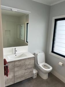 Hill top 2-bedroom home with charming view