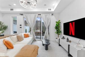 Luxury 3BR Backyard Oasis Close to NYC FirePit