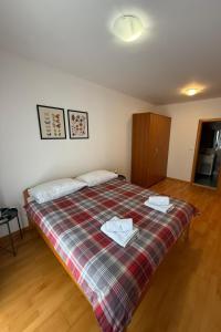 Apartments with parking space Trogir - 24226