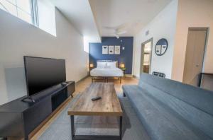 Stylish Studio with Free Parking Near Medical District
